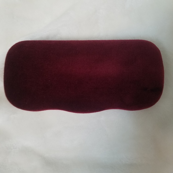 Gucci Red Suede Sunglass and Eyewear Case with Duster, Cloth and Card - Picture 2 of 8